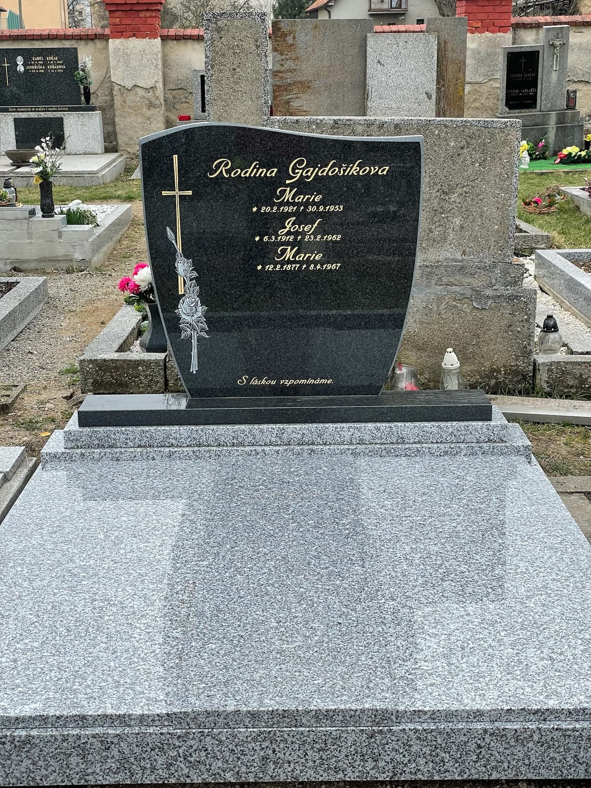 Kamenný pomník na míru – STONIA kamenictví